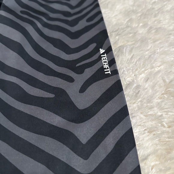 Adidas Women’s Size XS Black Zebra Print Leggings EUC - Picture 2 of 7